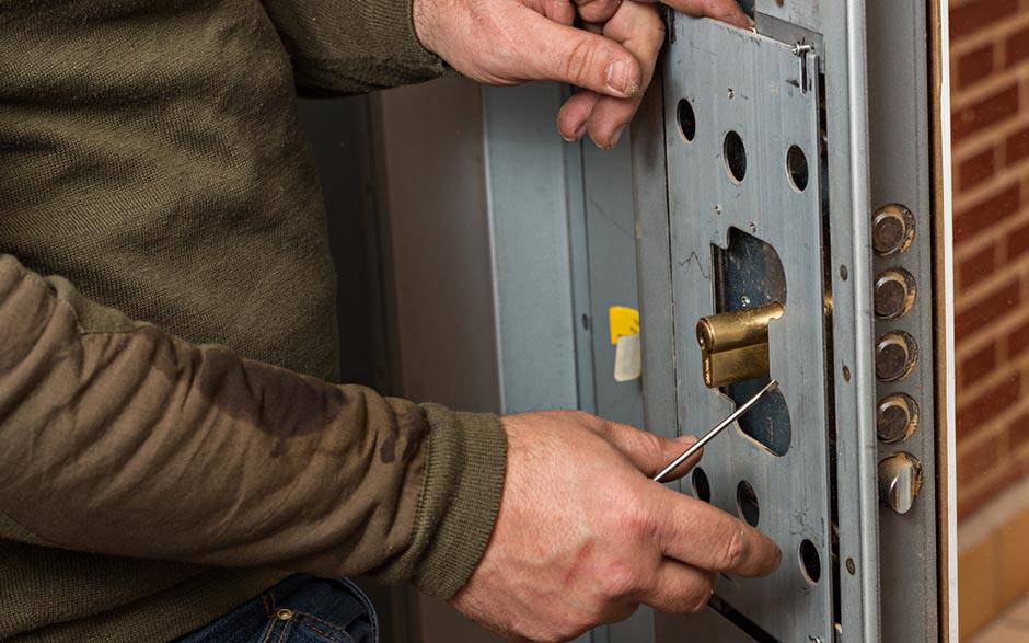 serrurier prix changement serrure Orphin